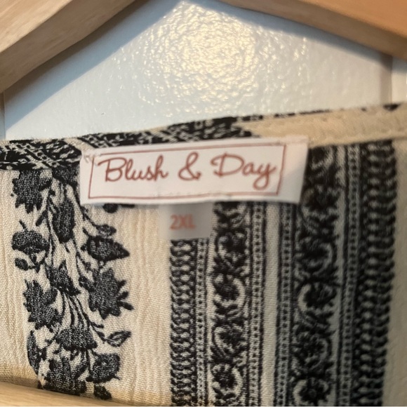 Blush & Day Blouse Top Flowy Floral Dressy Plus Size 2X Black Cream - Picture 2 of 7